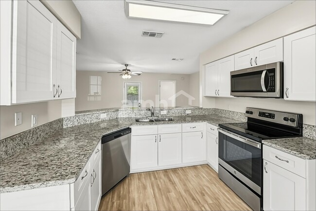 Building Photo - 1694 Ashwood Cir