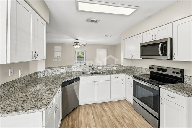 Foto del edificio - 1694 Ashwood Cir