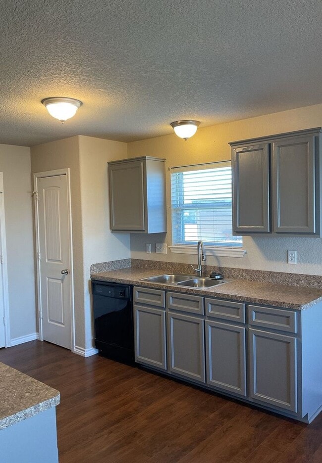 Foto del edificio - COMING SOON!