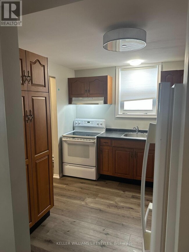 Building Photo - 13 Inverness St