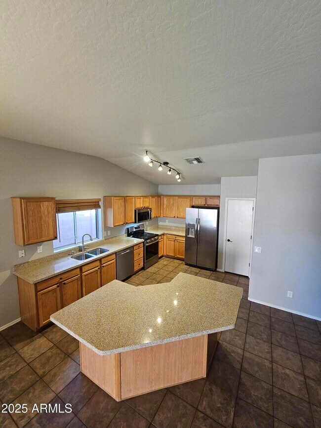 Foto del edificio - 4108 E Chambers St