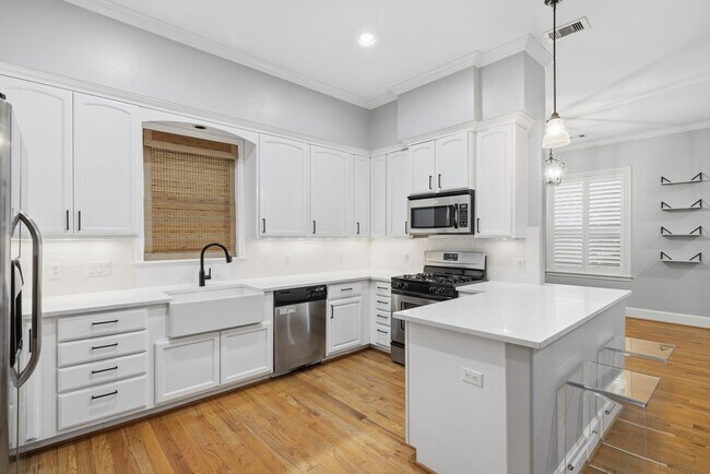Building Photo - 1714 Ovid St