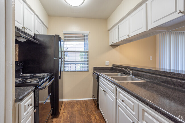 1BR, 1BA - 703SF - The Park at Santa Maria