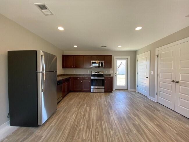 Foto del edificio - Gorgeous Home for Rent in Talladega, AL! A...