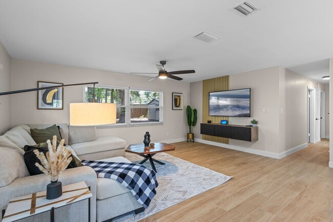 Building Photo - Beautifully Renovated 3-Bedroom Home for R...