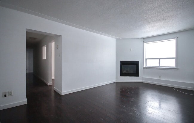 Building Photo - 3 Bedroom Unit For Rent!