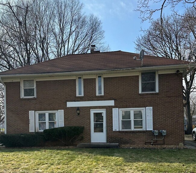 Building Photo - Charming 2BR Duplex in Parchment