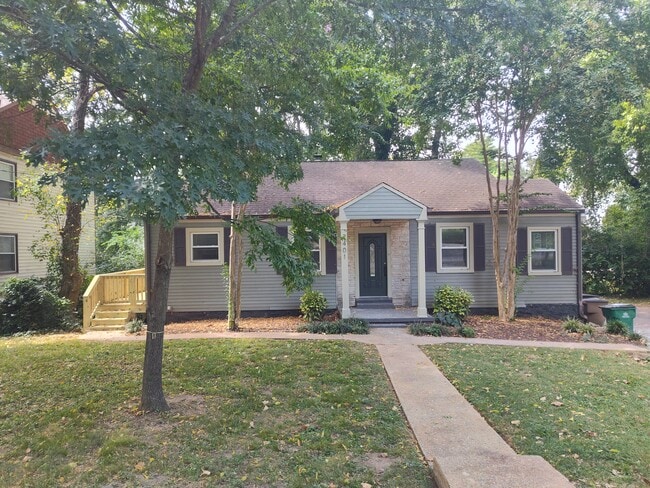 Building Photo - 2401 Vaulx Ln