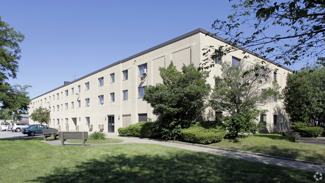 Primary Photo - Stratford House Apartments