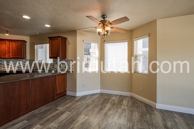 Building Photo - 74 E Resaca Dr