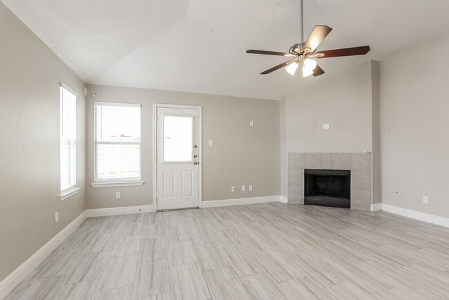 Building Photo - 25235 Clover Ranch Dr