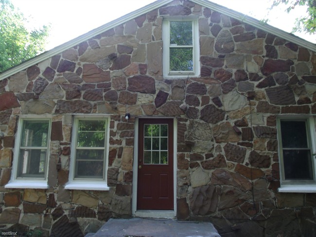 Building Photo - 3 br, 1 bath House - 2055 N Newton Ave