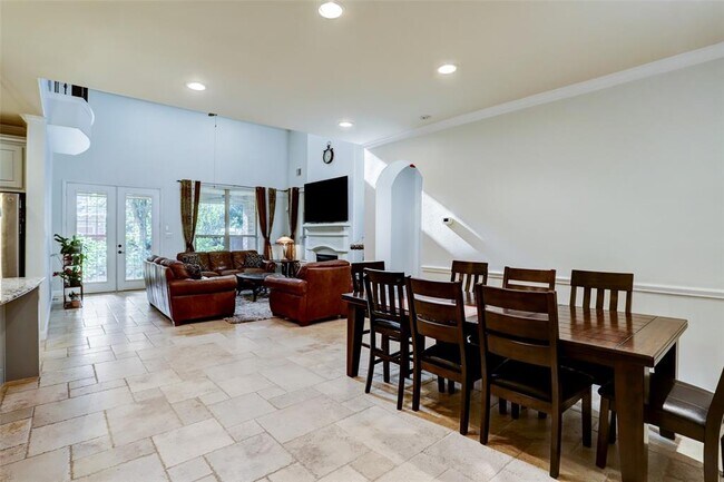 Building Photo - 702 Arden Oaks Dr