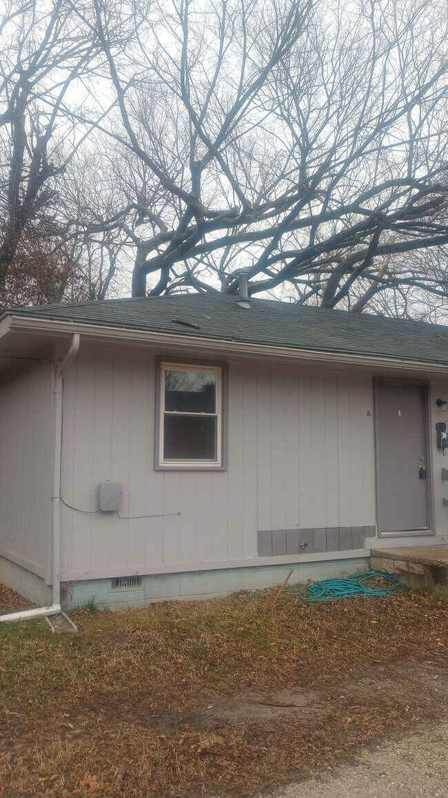 Building Photo - 2413 W Elm St