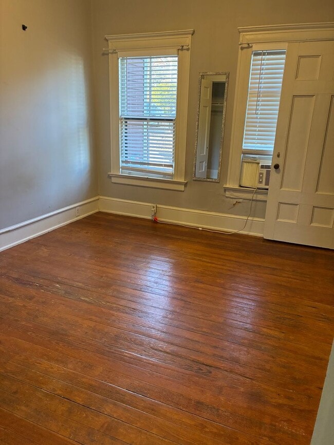 Building Photo - 600 - 801