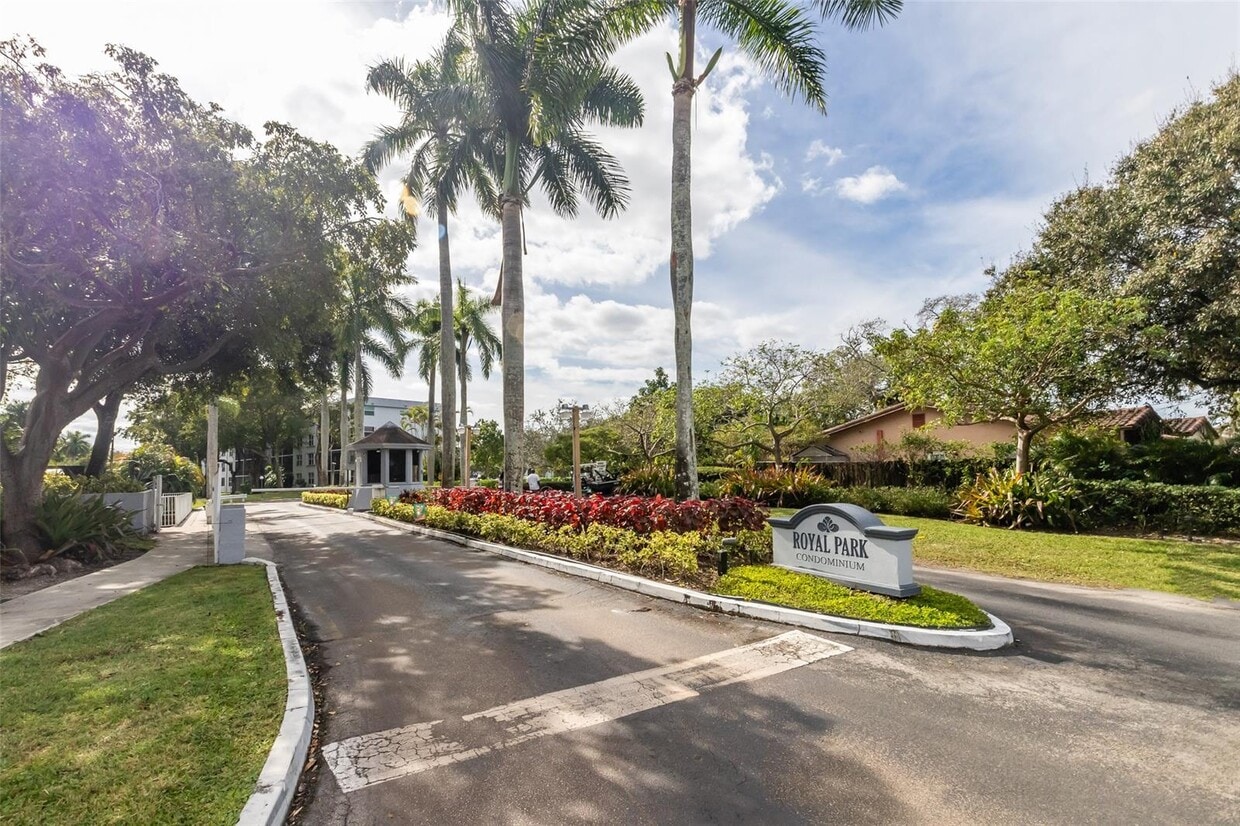 Primary Photo - 110 Royal Park Dr