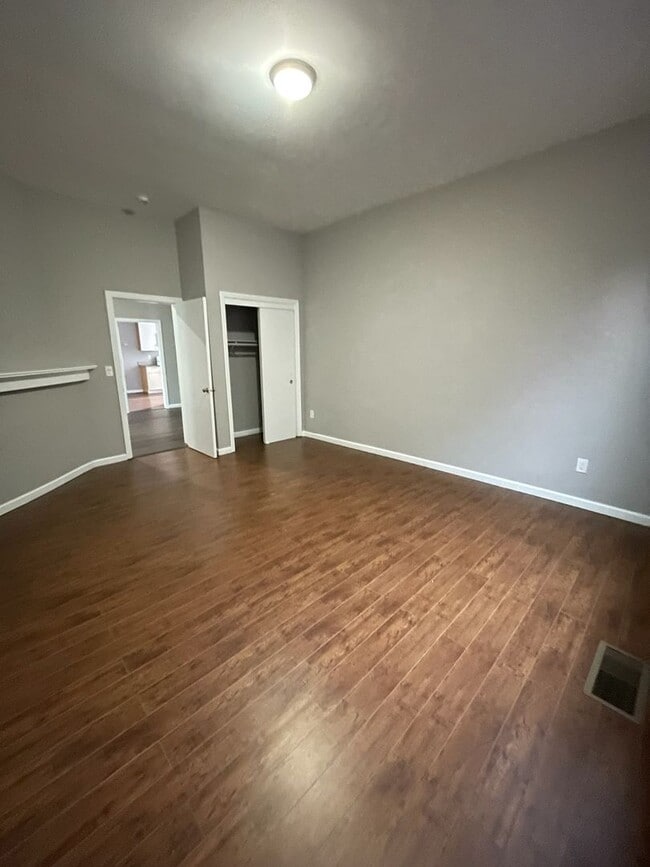 Building Photo - Great Duplex (1014 21st)