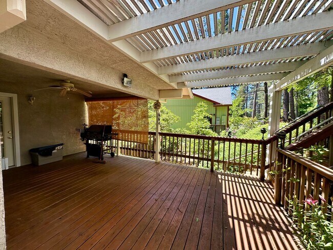 Foto del edificio - Adorable 3 Bedroom 2 Bathroom Home Just Minutes to Downtown Grass Valley