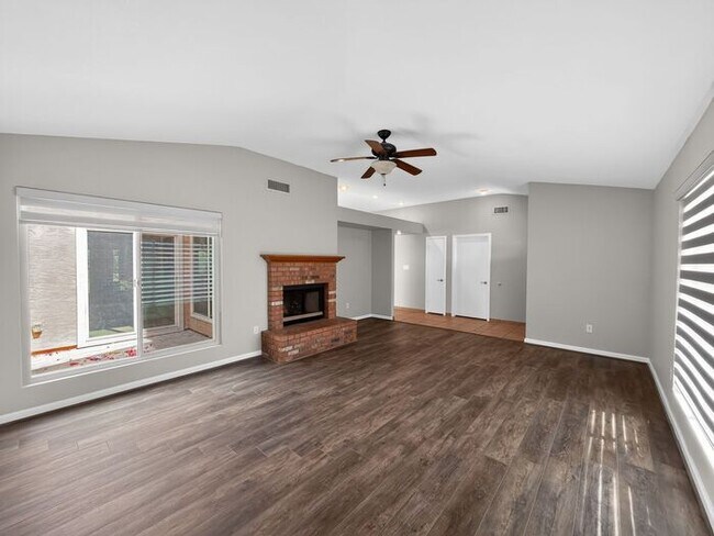 Foto del edificio - Oversized Lot, Mature Trees, and an Unbeatable Chandler Location