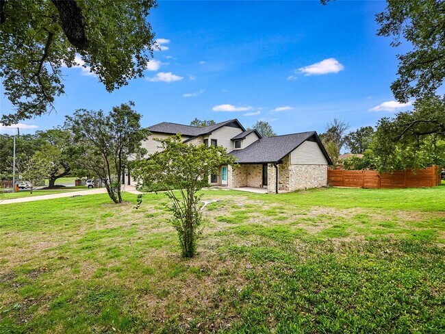 Building Photo - 1101 Durham Dr