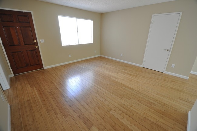 Building Photo - 12338 Oxnard St