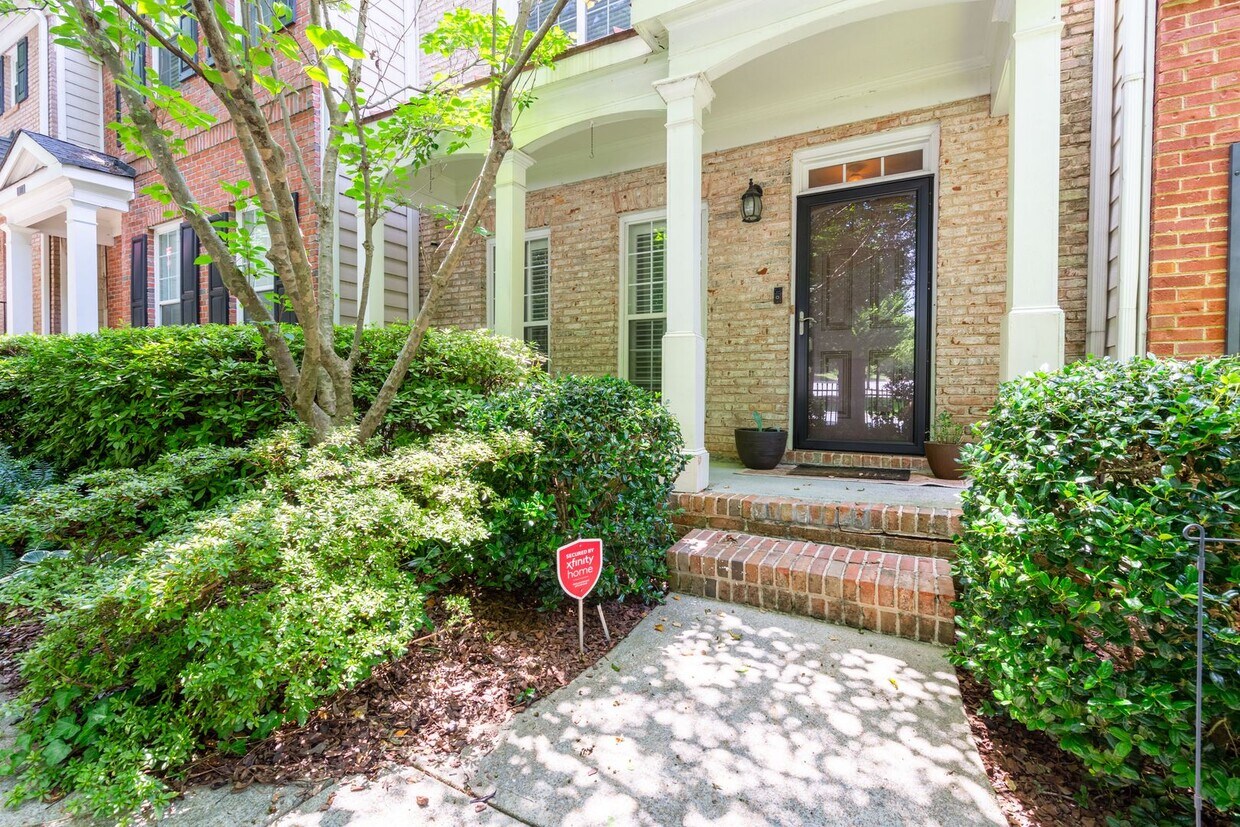 Foto principal - Rare Find in Downtown Decatur – 2-Car Gara...