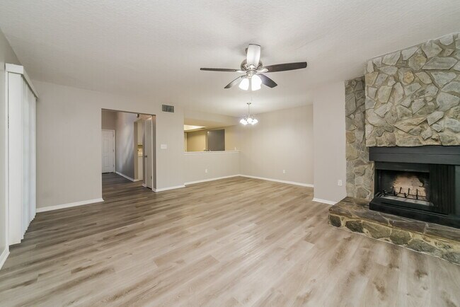 Foto del edificio - 1056 Saddleback Ridge Rd