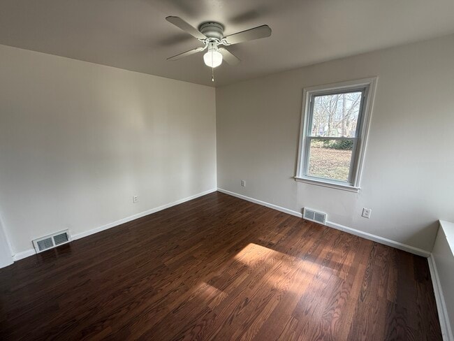 Building Photo - 3737 Poplar Ave