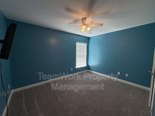 Foto del edificio - 102 Maywood Drive