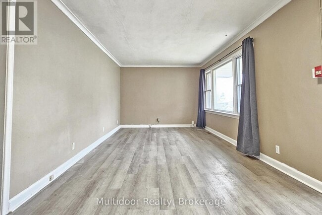 Building Photo - 320 Elgin St W