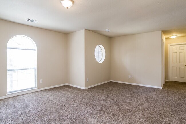 Foto del edificio - 3931 Echo Mountain Dr