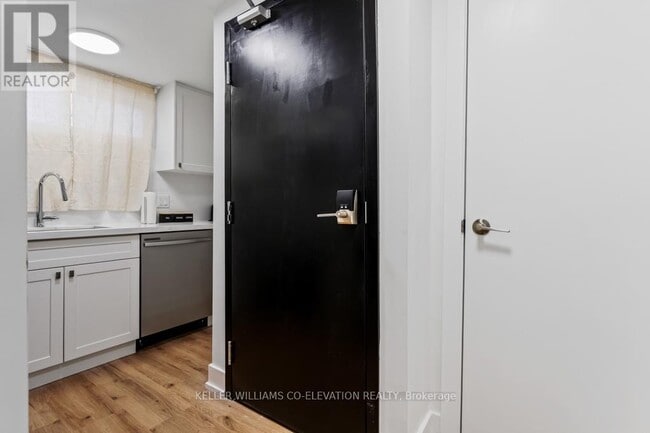 Building Photo - 610 King St E