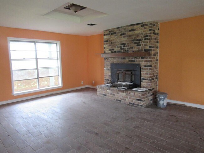 Building Photo - 10611 FM442