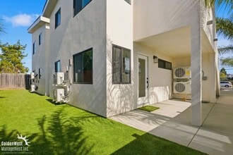 Building Photo - 4826 Doliva Dr