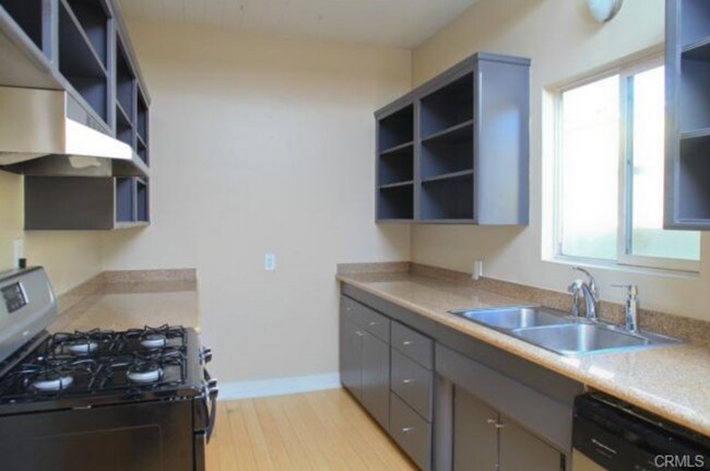 Kitchen - 2325 Kansas Ave