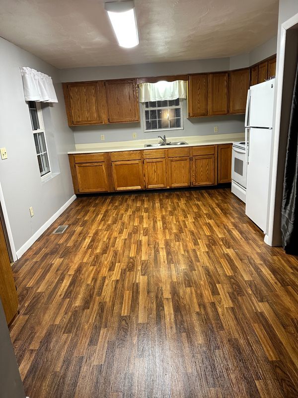 Foto del edificio - 5854 Hayes Rd