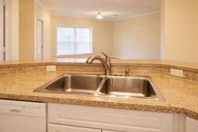 Building Photo - B13**