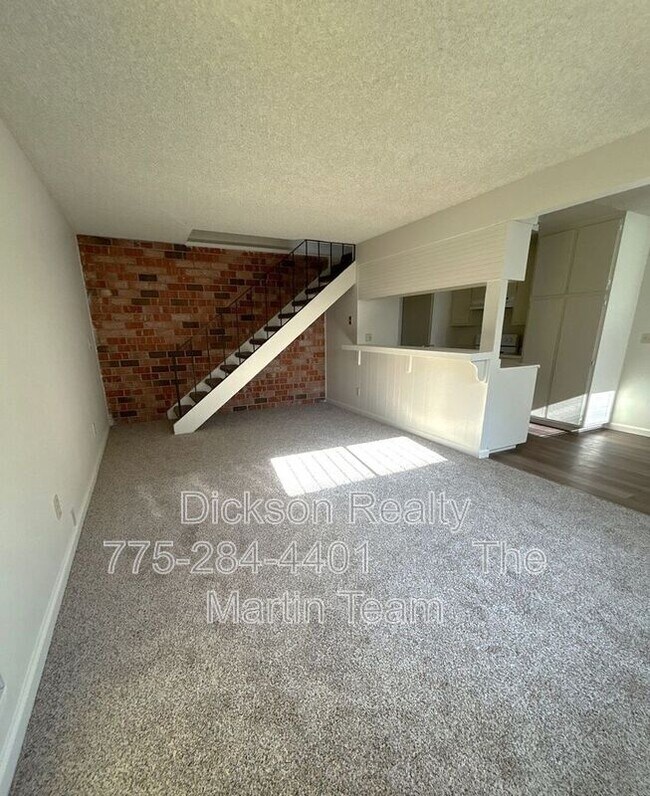 Building Photo - 5020 Catalina Dr