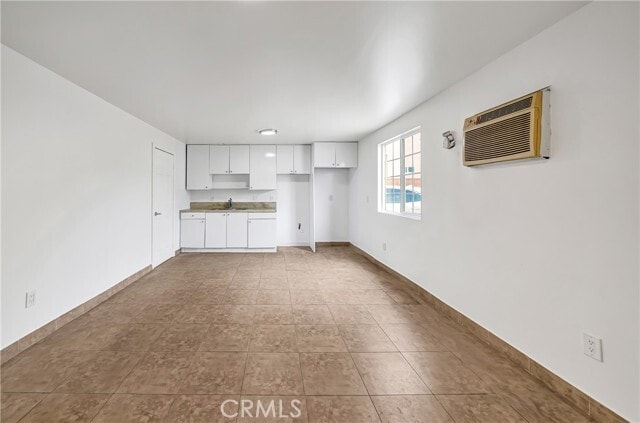 Building Photo - 6827 Simpson Ave