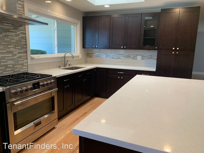 Building Photo - 4 br, 2 bath House - 214 Via Mantilla