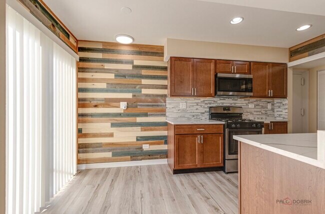 Building Photo - 1213 Cypress Dr