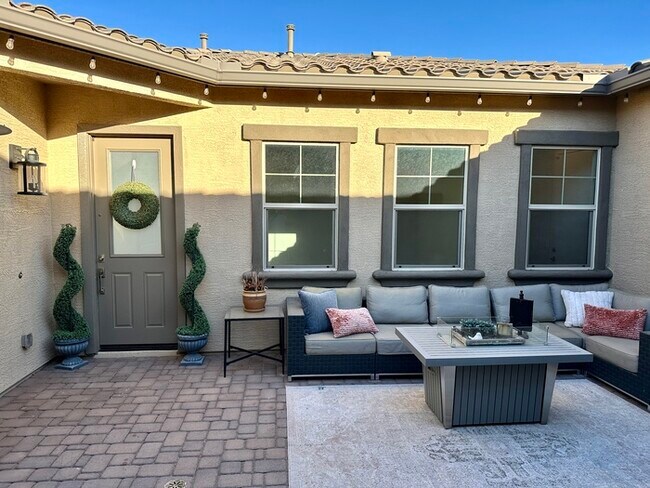 Building Photo - Stunning nearly brand new luxury smart hom...