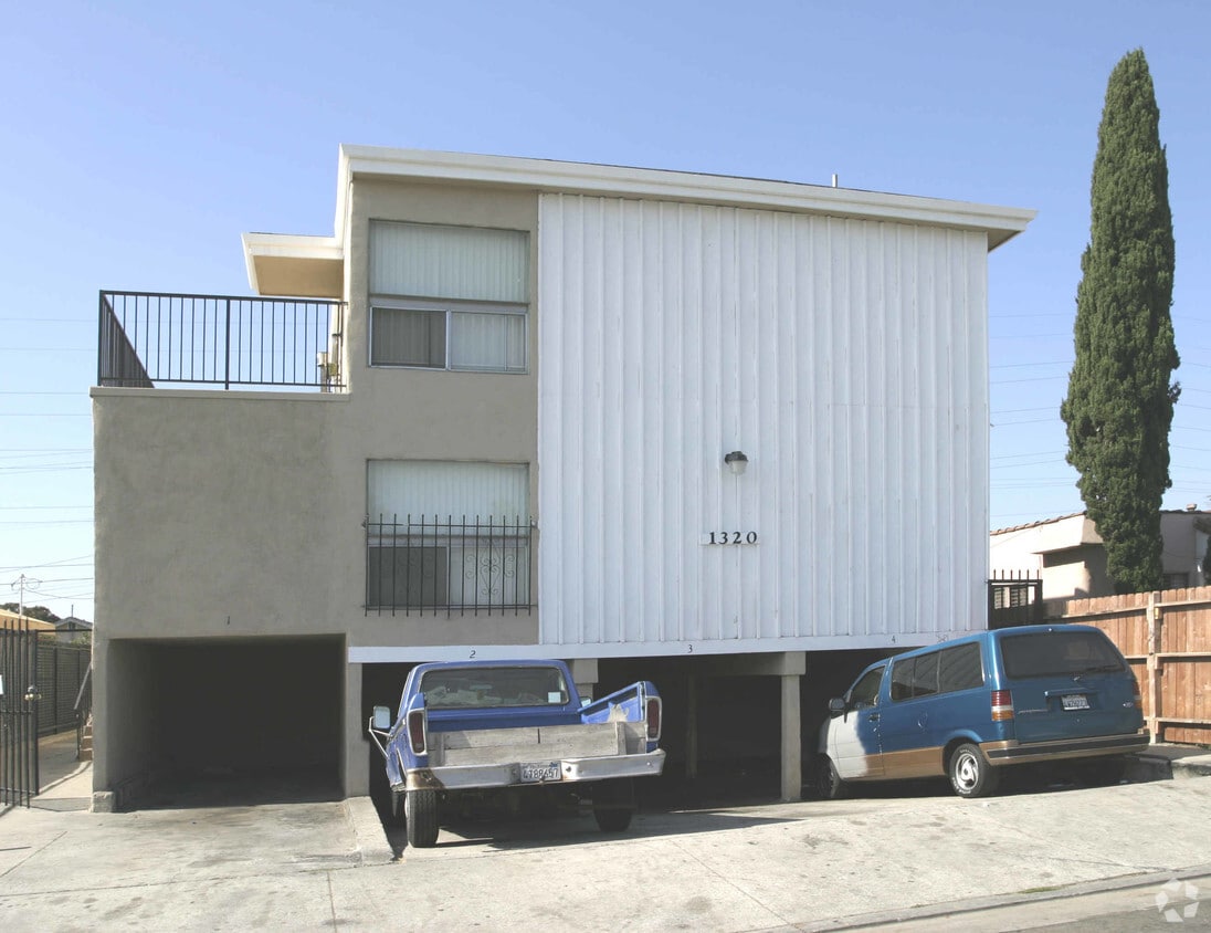 Foto del edificio - 1320 W 97th St