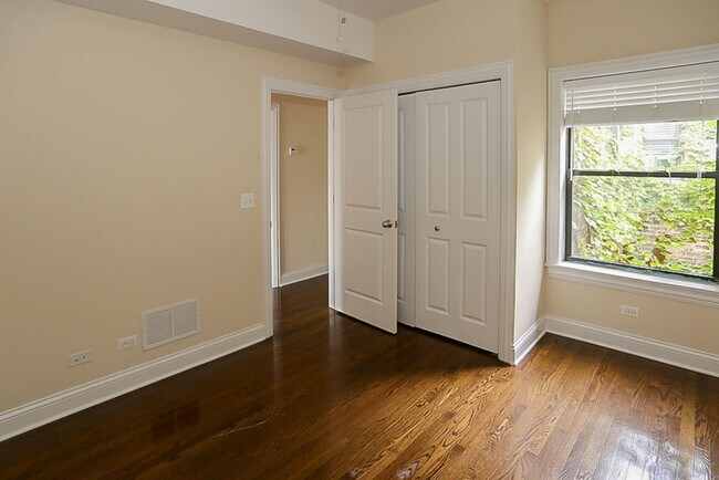 Foto del edificio - 3707 N Wilton Ave