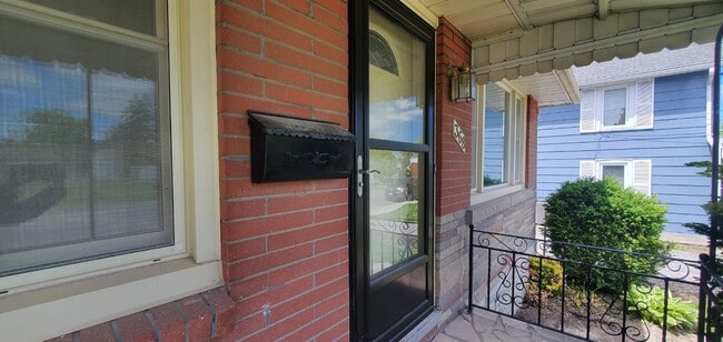 Photo du bâtiment - 368 Dufferin Av