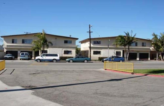 Building Photo - 5431-5441 Perkins Rd