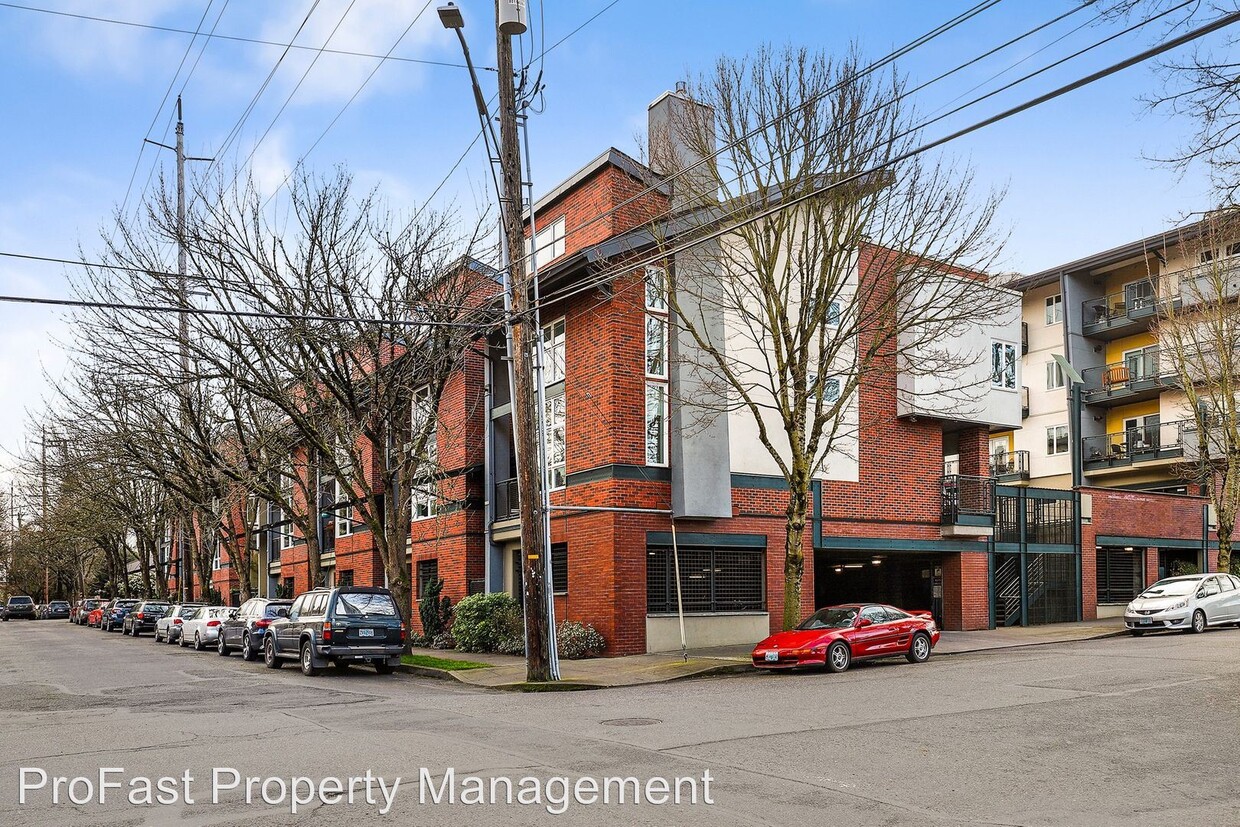 Foto principal - 2 br, 2.5 bath House - 1114 NE Schuyler St