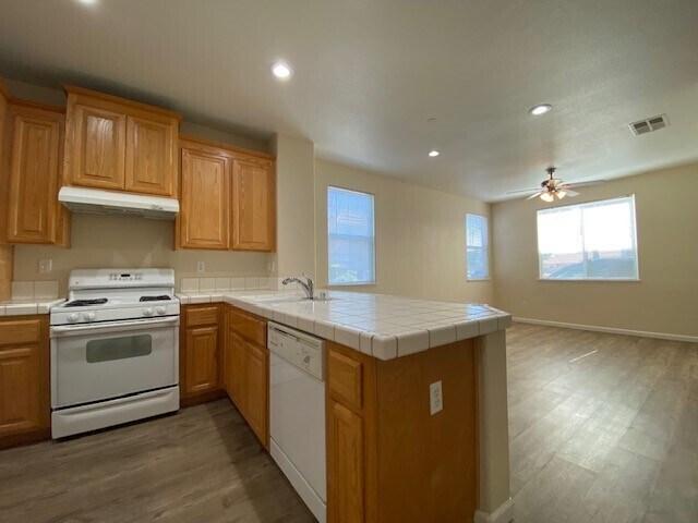 Foto del edificio - Charming 3-Bedroom, 2.5-Bath, 1,453 Sq. Ft...