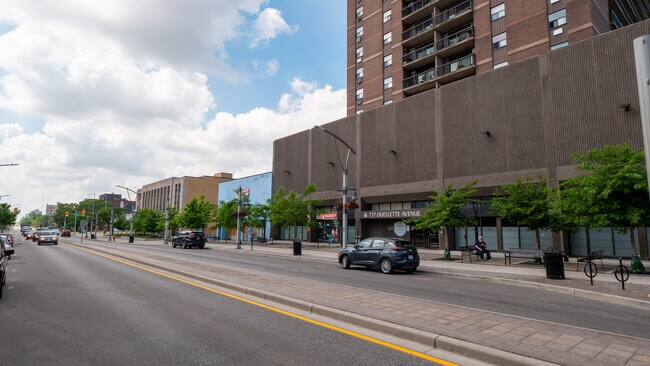 Photo du bâtiment - Ouellette Tower Apartments