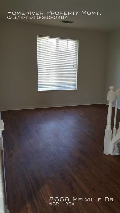 Building Photo - Gorgeous 5 Bedroom, 3 Bath Home w/Fireplace